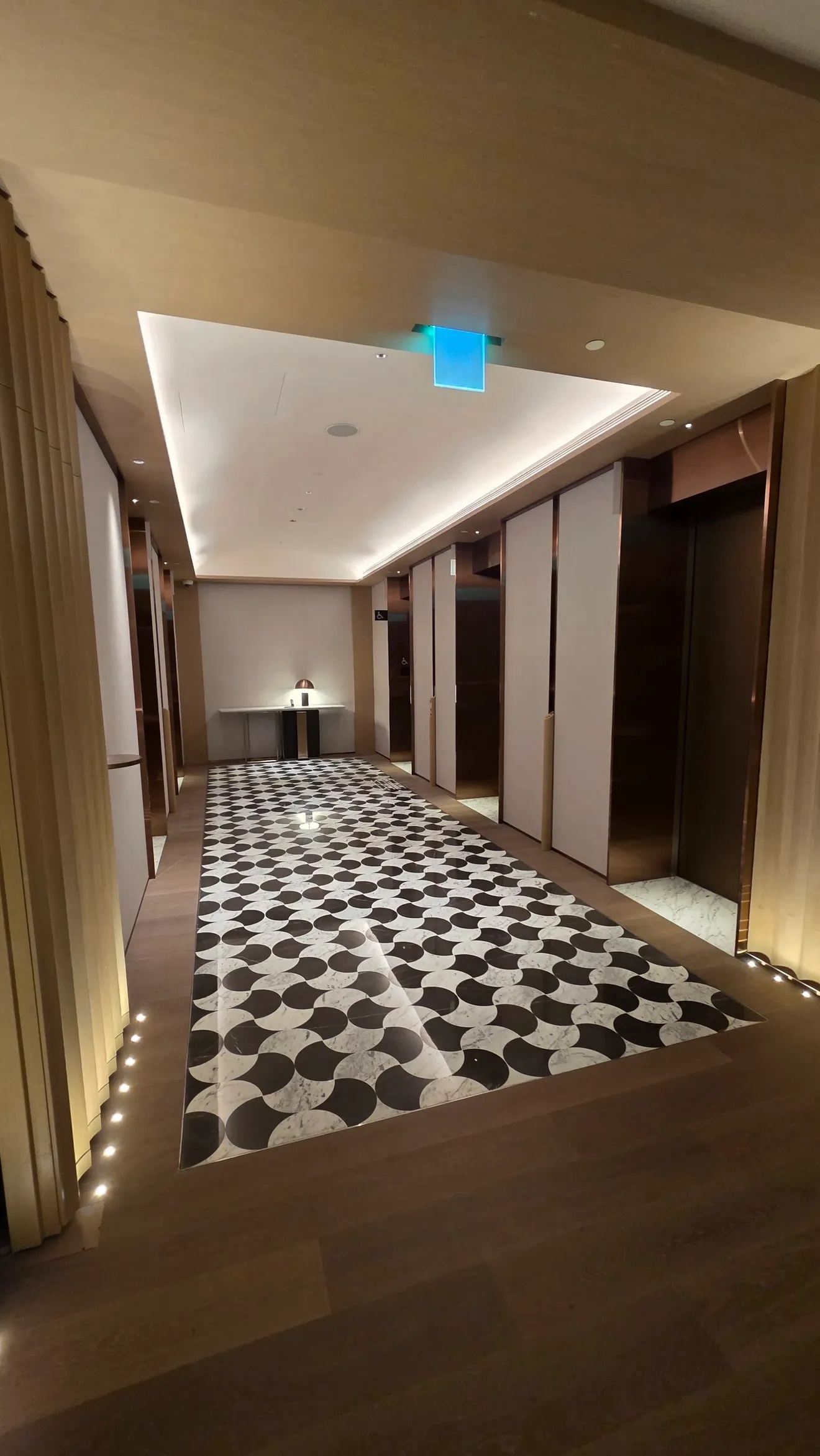 Black-and-white geometric corridor carpet