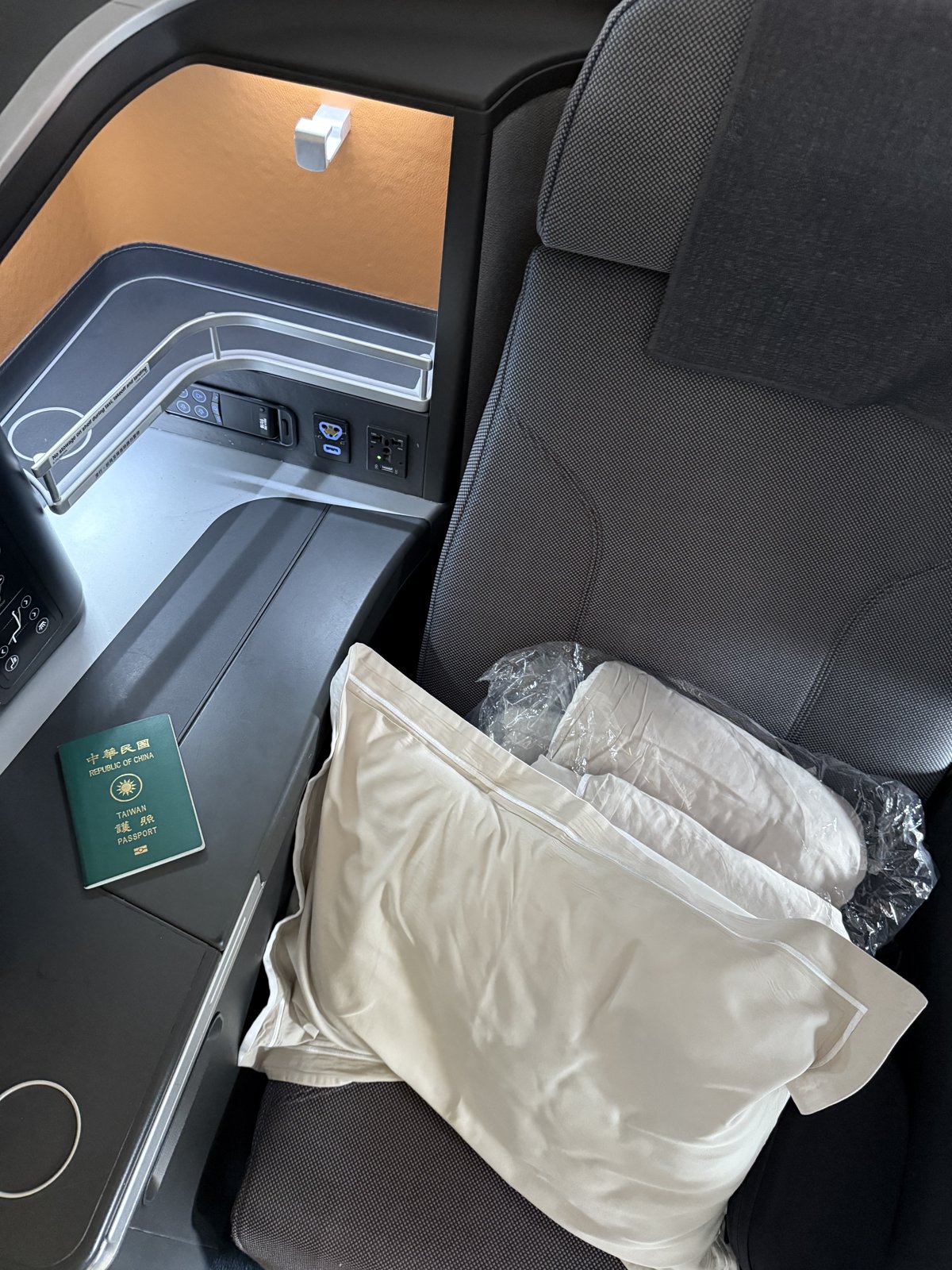 Vantage XL 全平躺座位與寢具