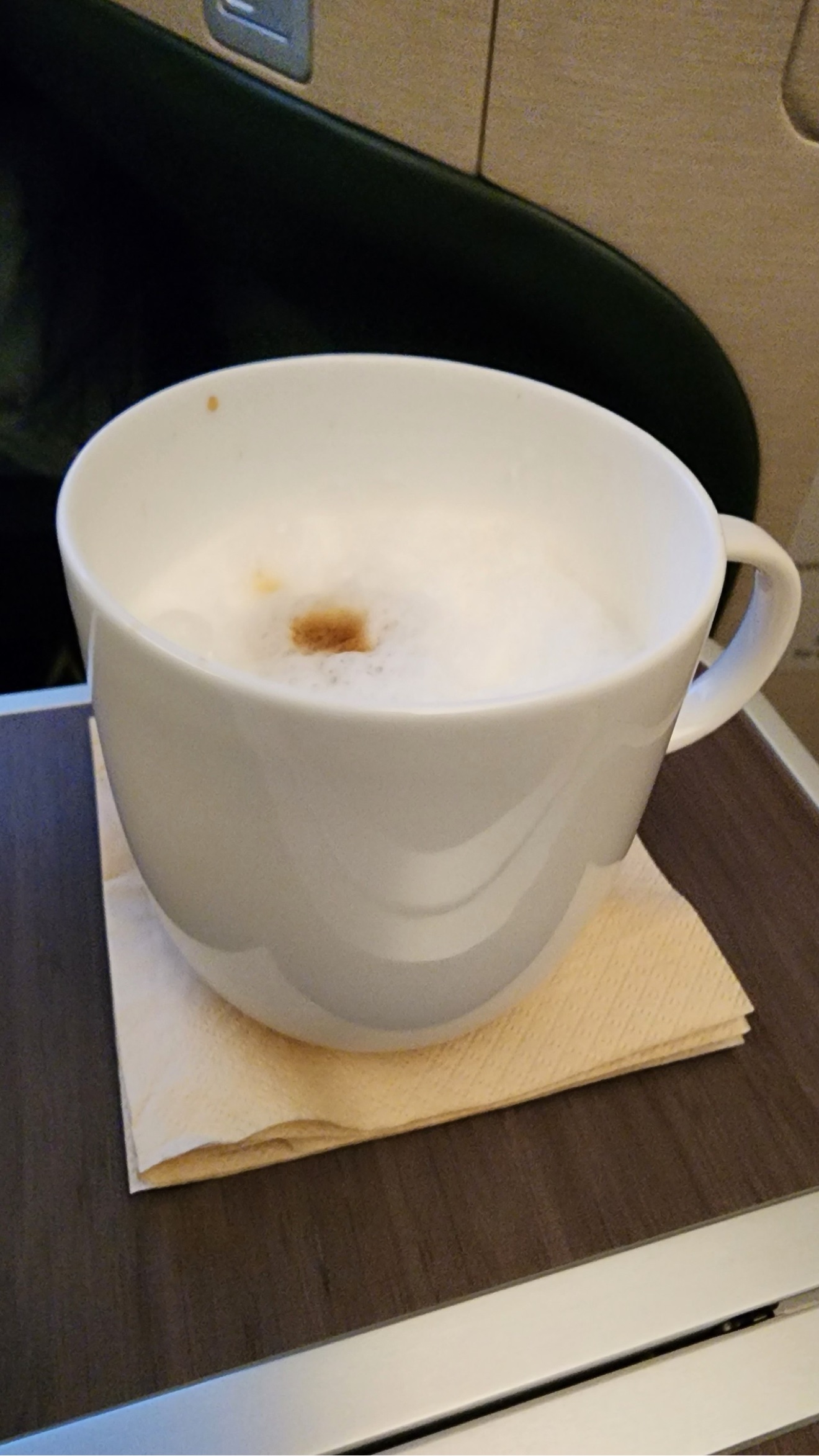 奶泡綿密的熱咖啡