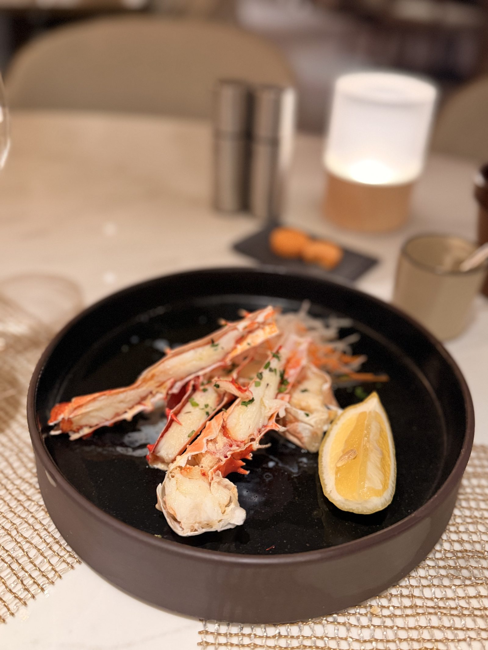 シルバー・ムーン乗船日のディナー：S.A.L.T.の東京の味、カフェのスイーツと深夜のルームサービス