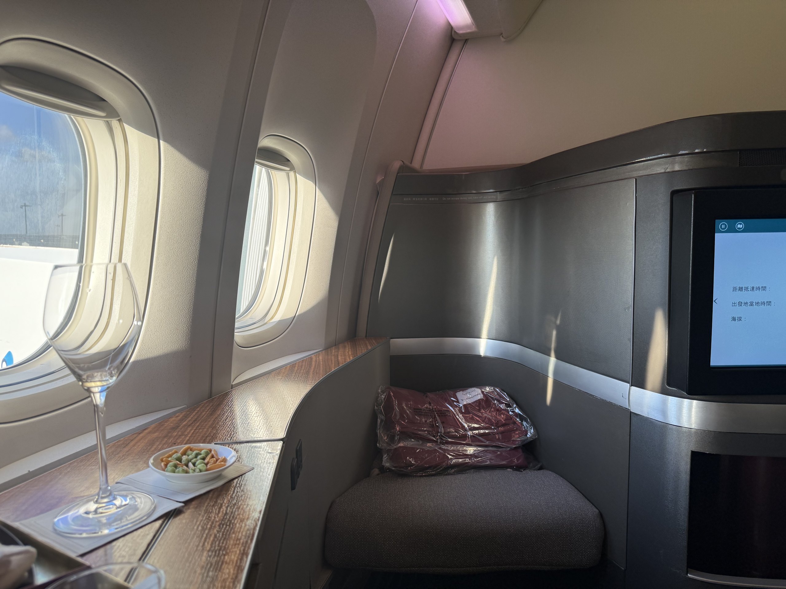 キャセイパシフィック航空ファーストクラス CX549：羽田→香港、クラシックなプロダクトの美しさ