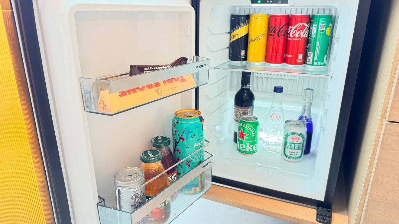 飲み物の詰まった冷蔵庫