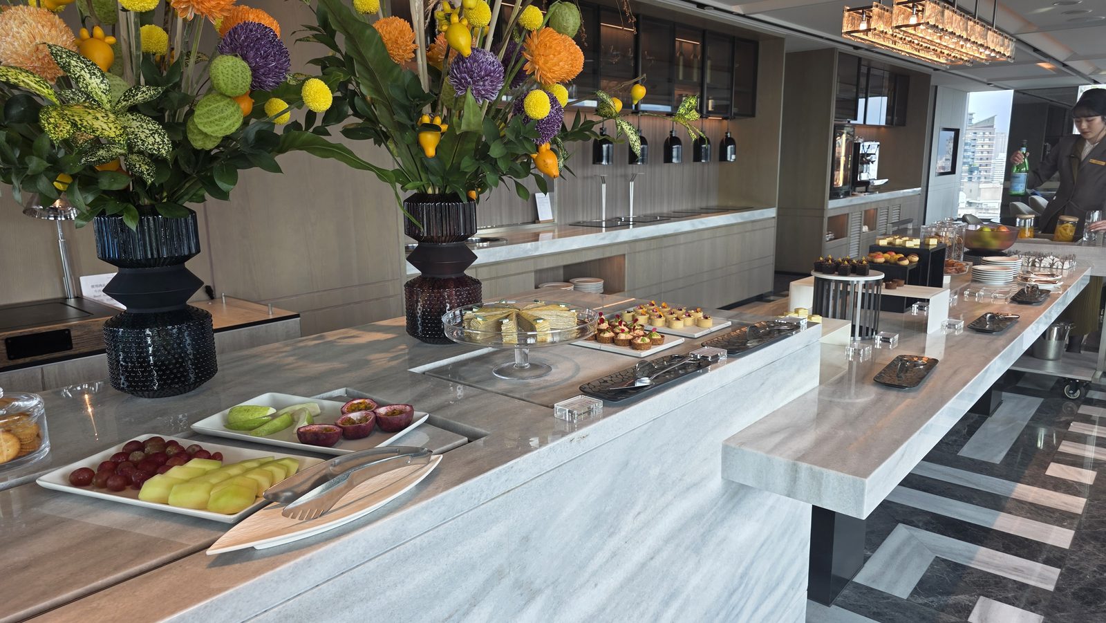 The afternoon-tea counter: white marble, with flowers in the middle