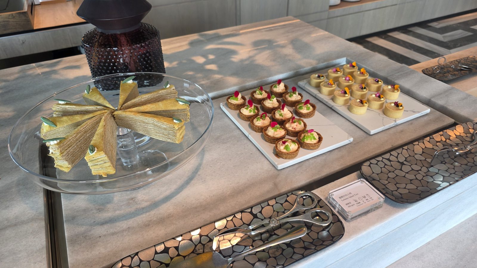 Mille-crêpe cake and small tarts