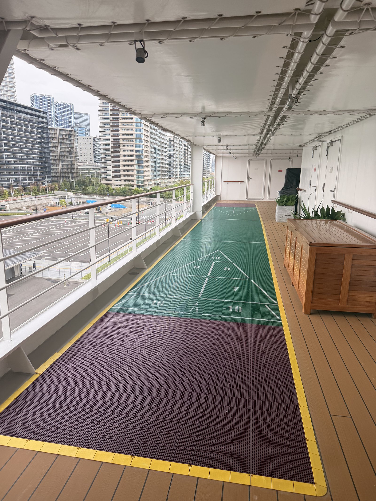甲板上的沙狐球場